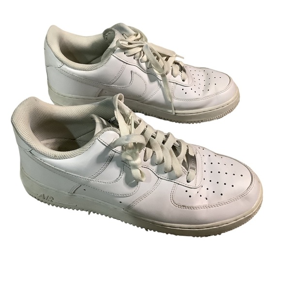 Nike airforce 1s in white main image 5